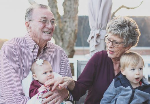 Comment bien choisir une poussette pour ses petits-enfants ?