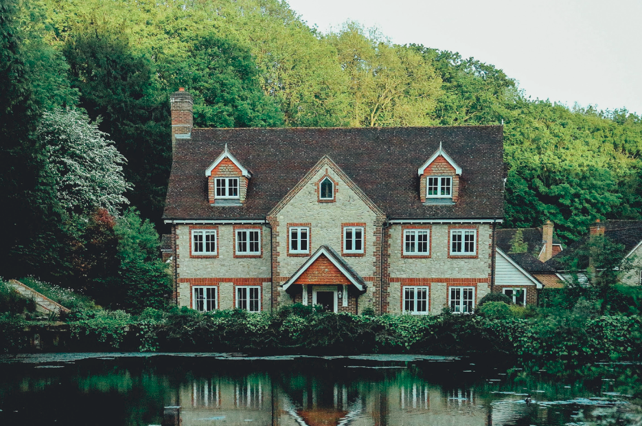 Grande maison familiale héritage au bord d'un lac