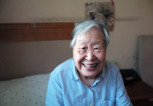 Comment les soins de suite et de réadaptation peuvent-ils aider les personnes âgées à maintenir leur autonomie ?